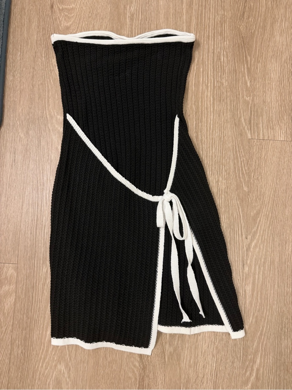 SHEIN Black Strapless Knit Wrap Mini Dress with White Trim